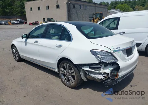2017 Mercedes-Benz C 300 4Matic/Luxury 4Matic/Sport 4Matic from USA, damaged, VIN 55SWF4KB9HU185871